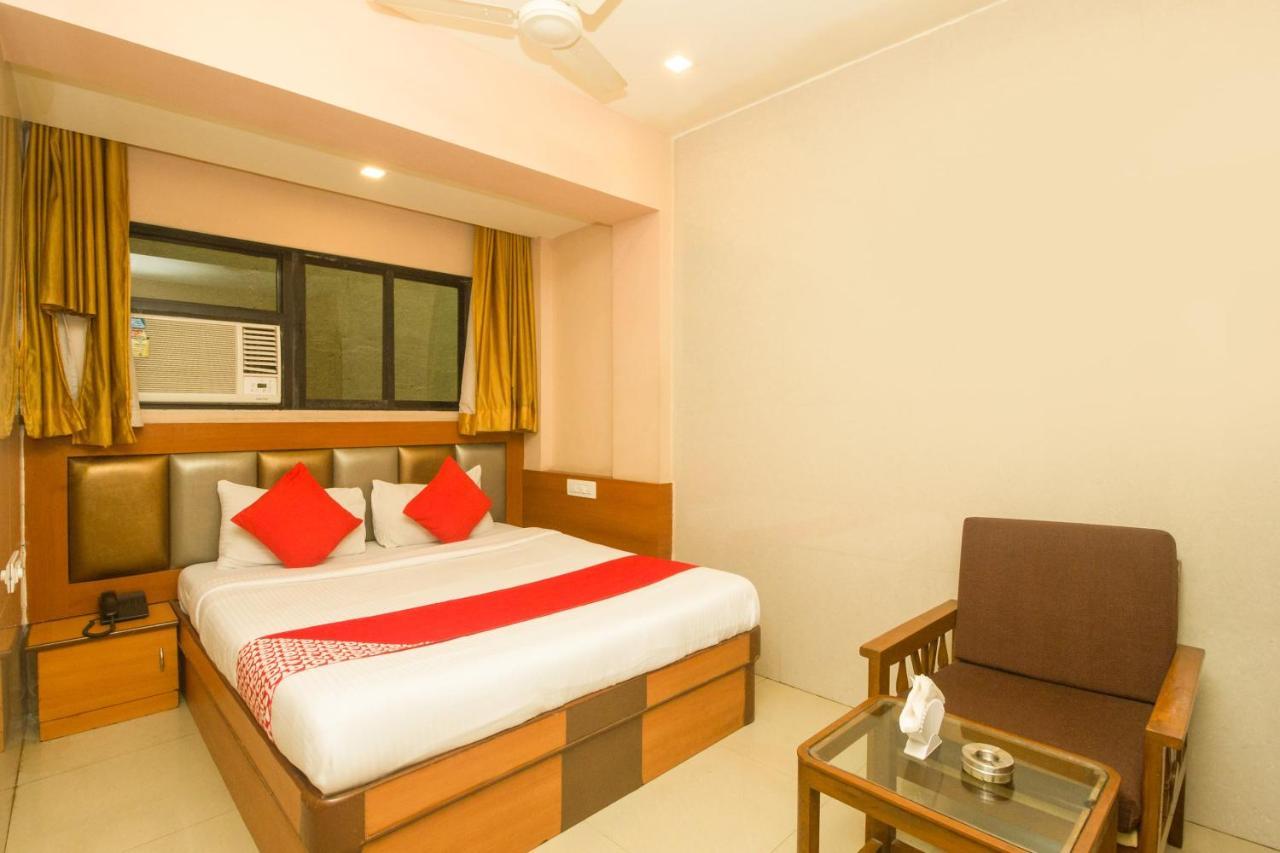 Oyo Hotel Sarovar Grand Kalamboli Esterno foto