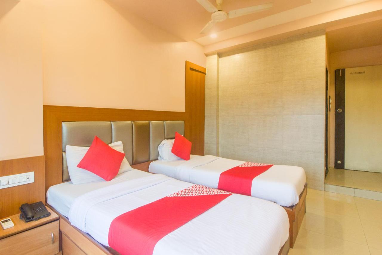 Oyo Hotel Sarovar Grand Kalamboli Esterno foto