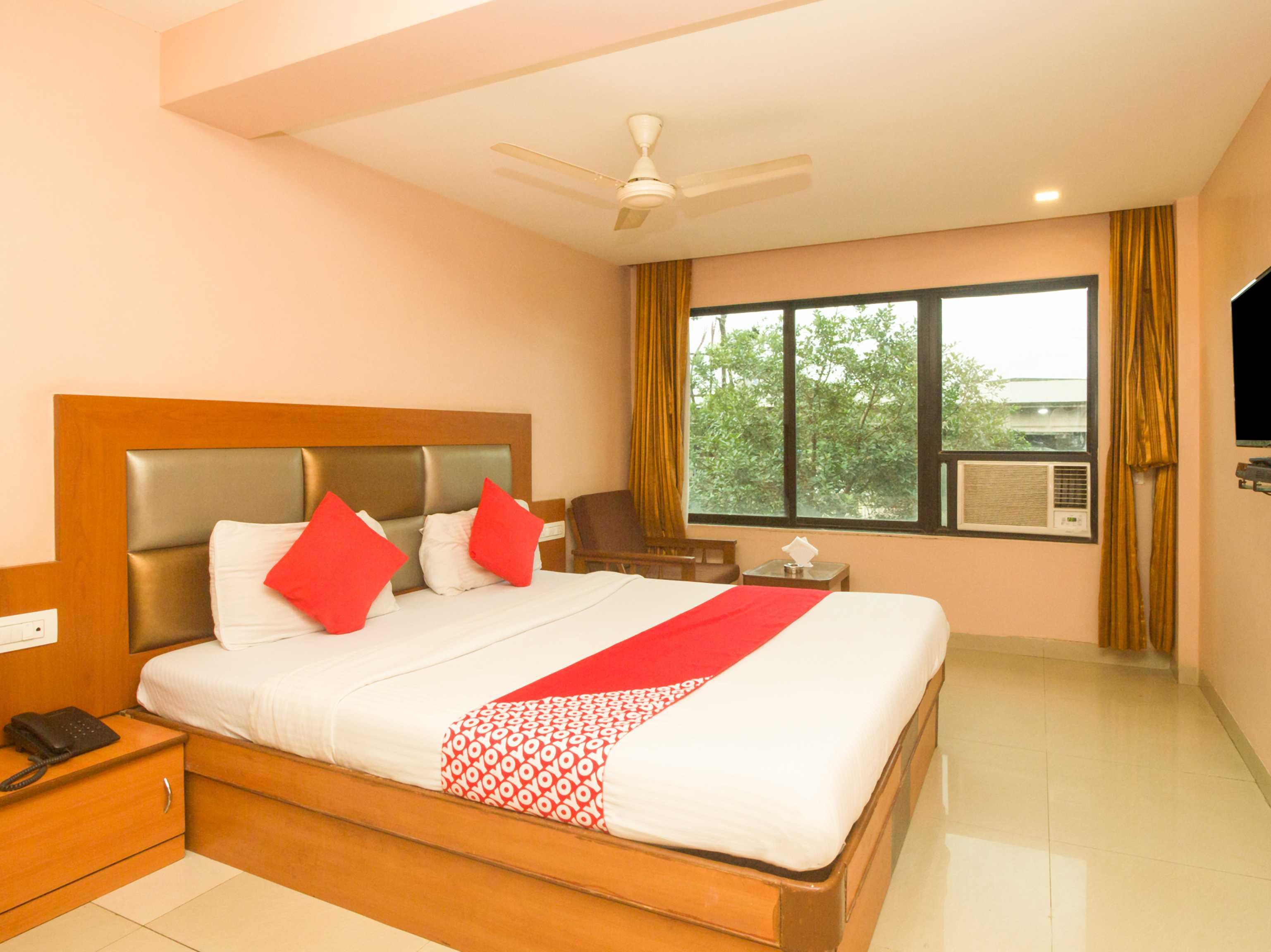 Oyo Hotel Sarovar Grand Kalamboli Esterno foto