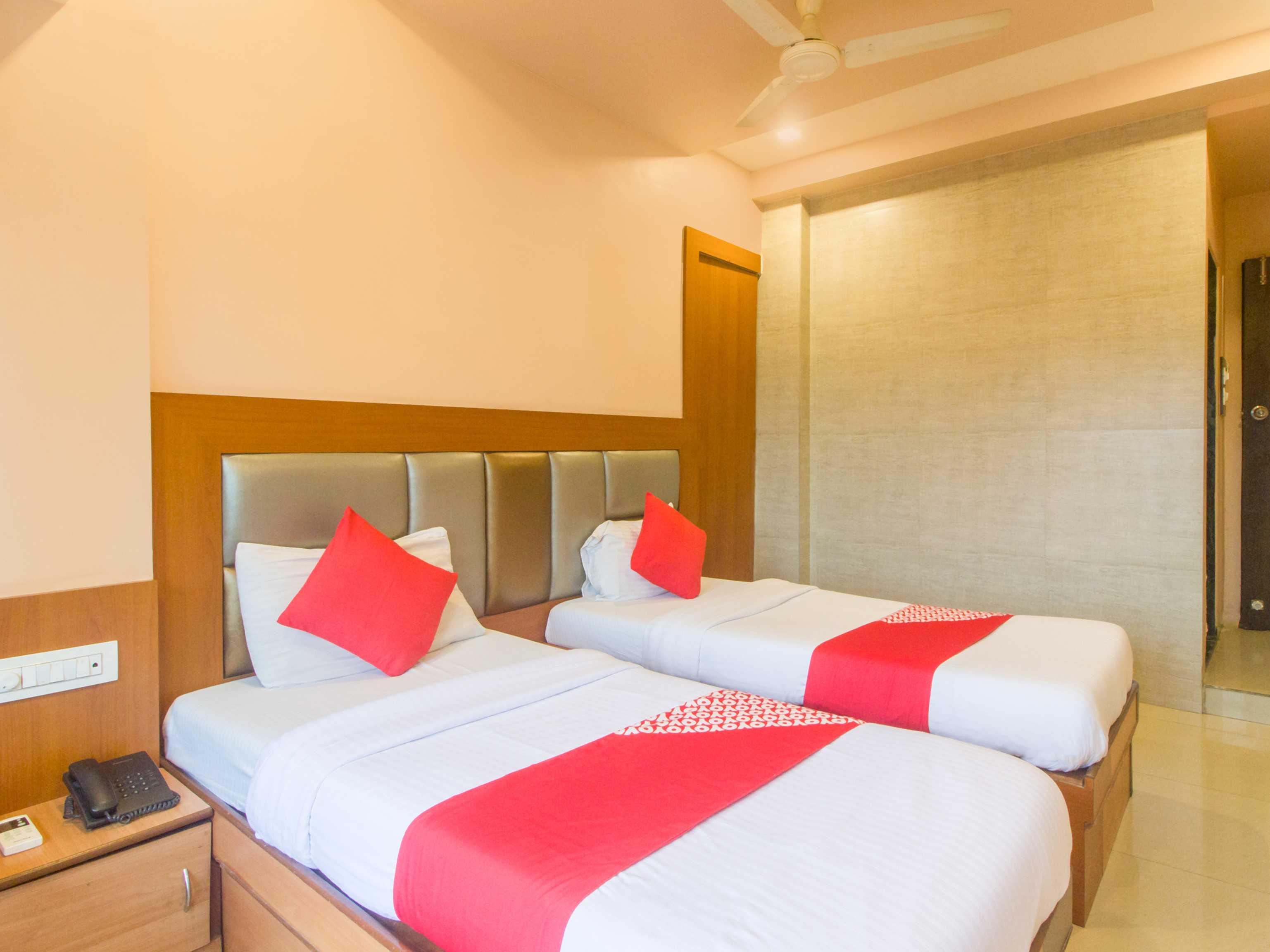 Oyo Hotel Sarovar Grand Kalamboli Esterno foto