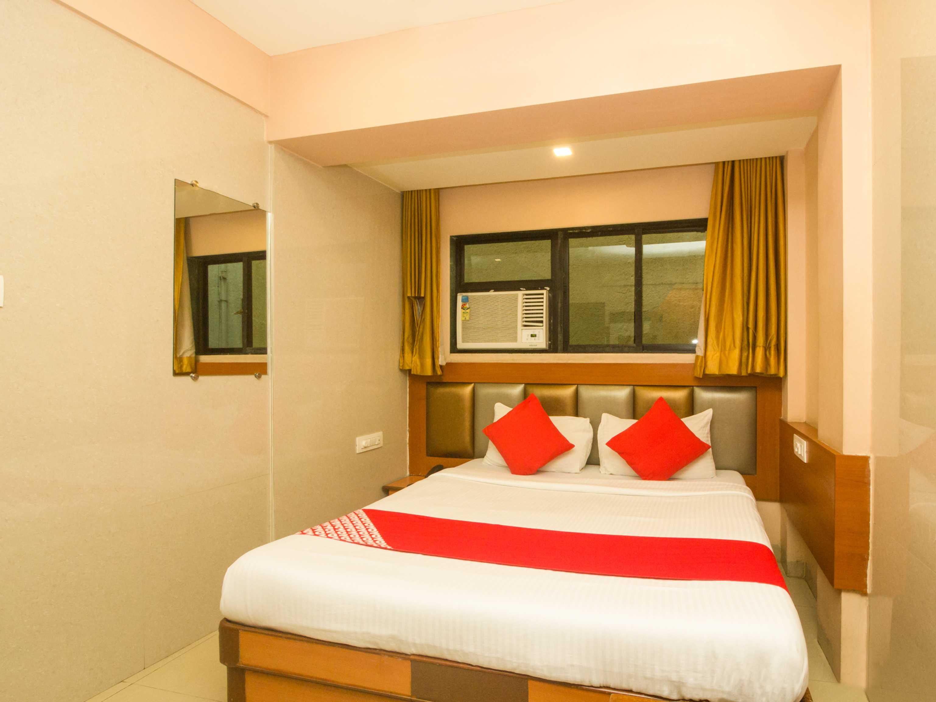 Oyo Hotel Sarovar Grand Kalamboli Esterno foto