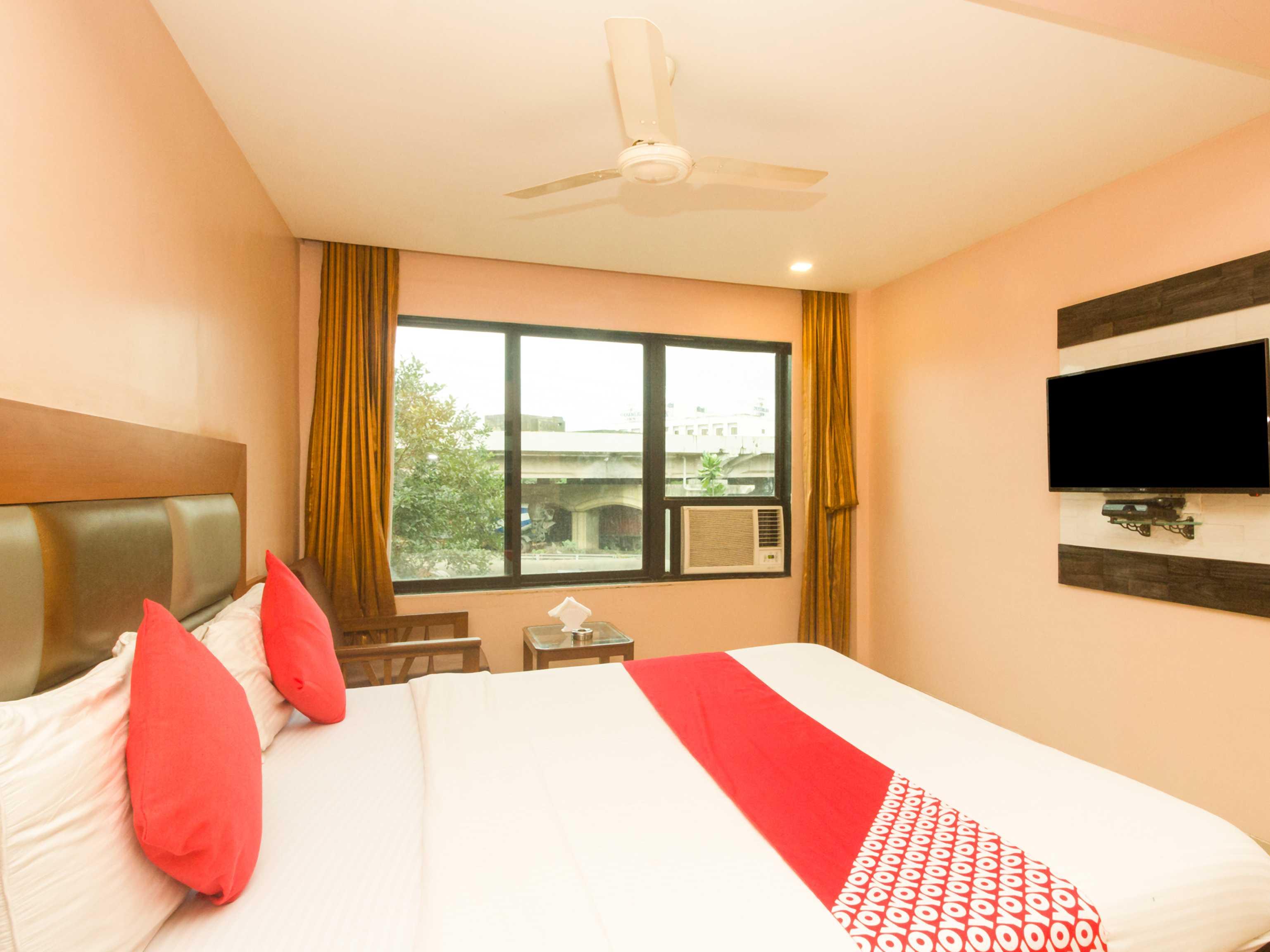 Oyo Hotel Sarovar Grand Kalamboli Esterno foto