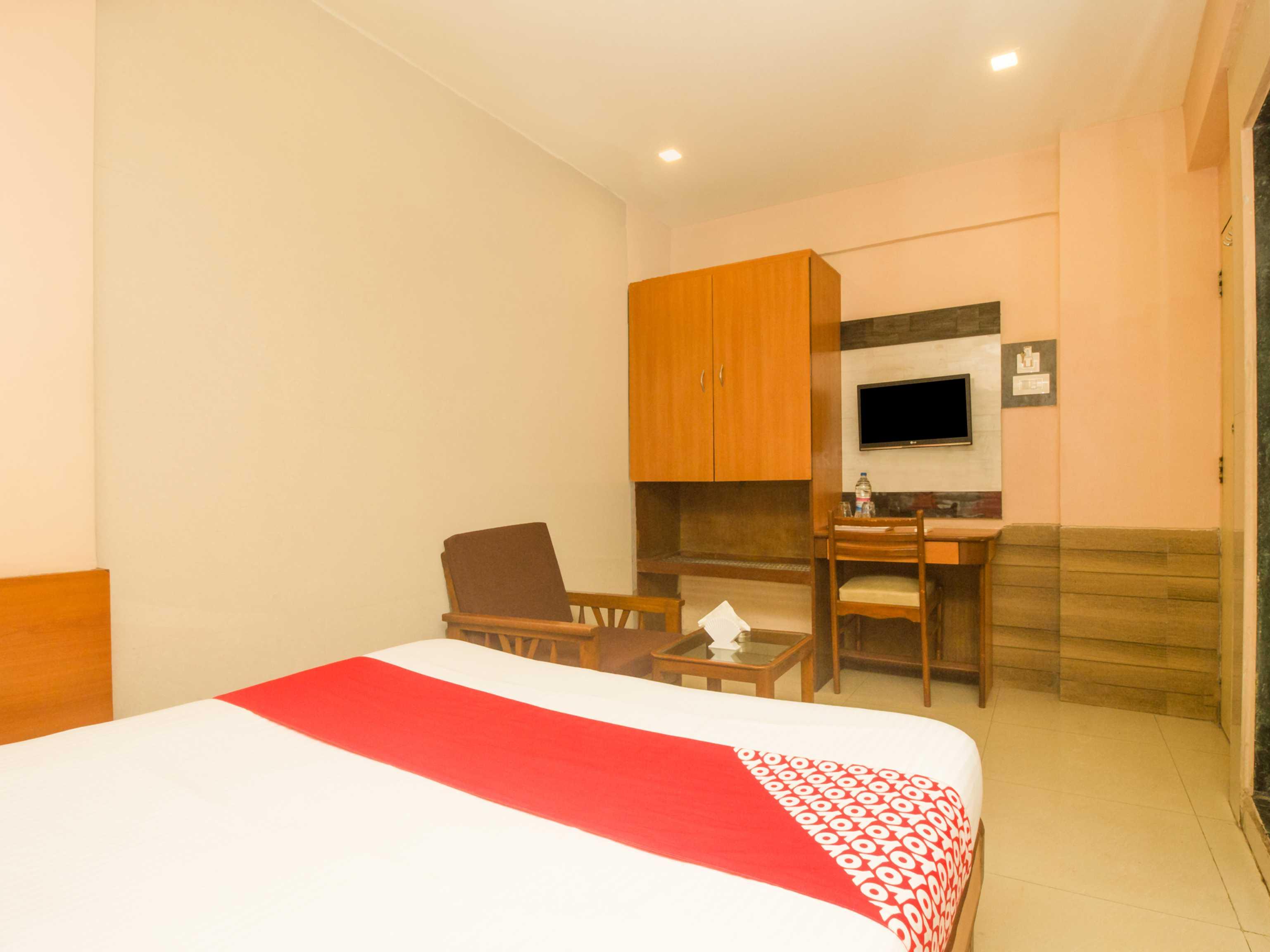 Oyo Hotel Sarovar Grand Kalamboli Esterno foto