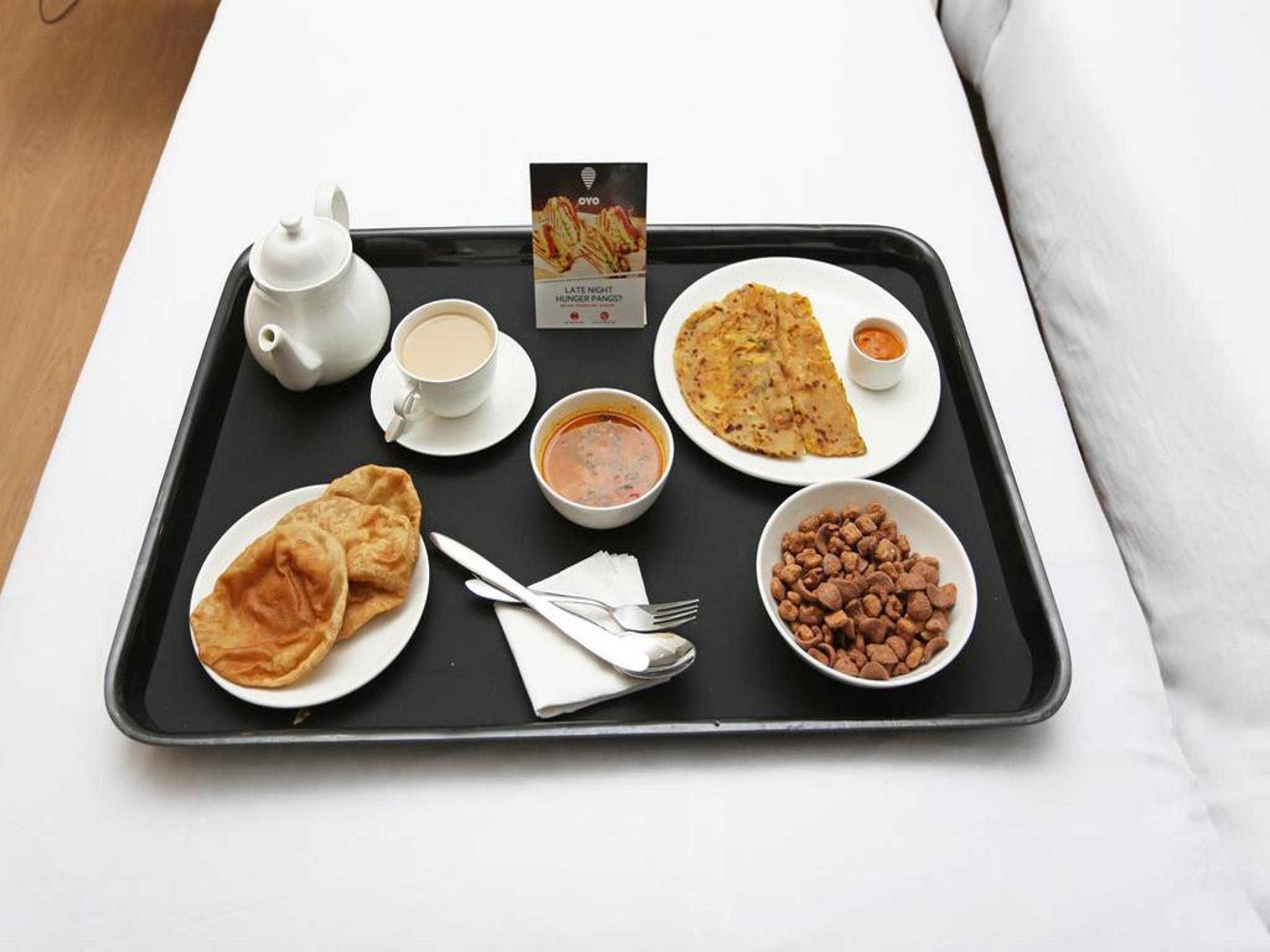 Oyo Hotel Sarovar Grand Kalamboli Esterno foto