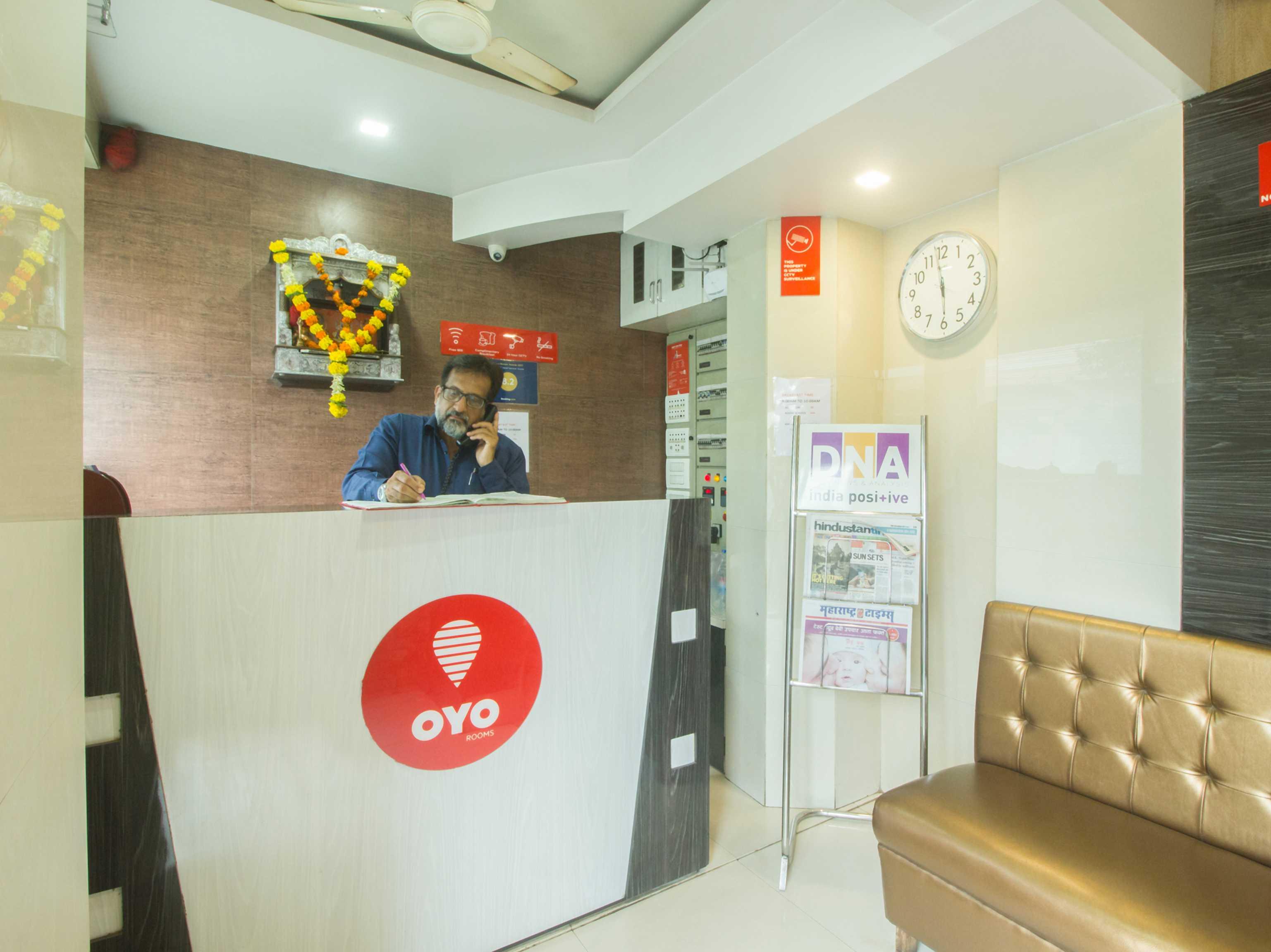 Oyo Hotel Sarovar Grand Kalamboli Esterno foto