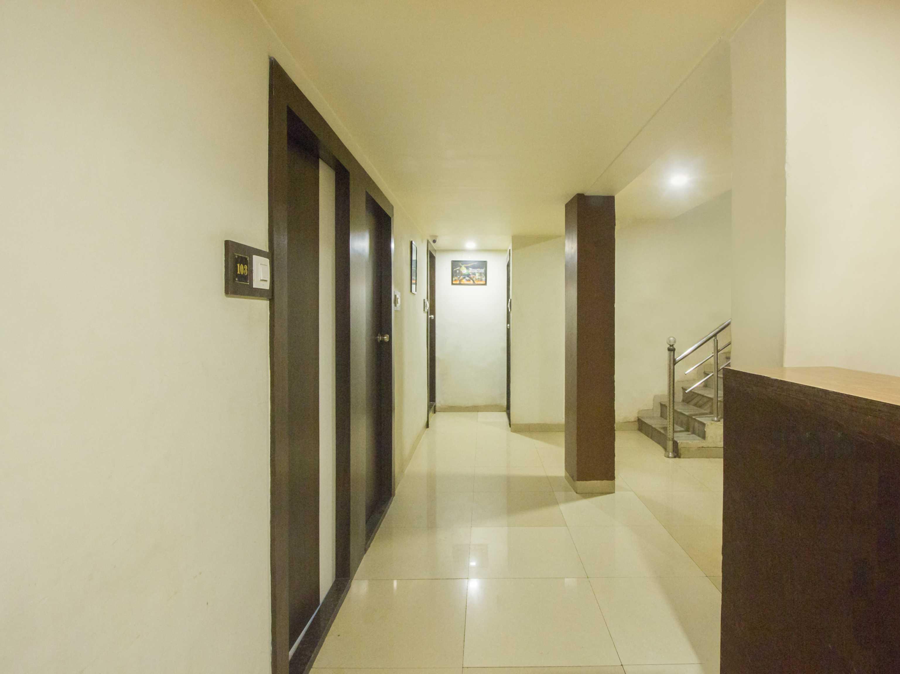 Oyo Hotel Sarovar Grand Kalamboli Esterno foto