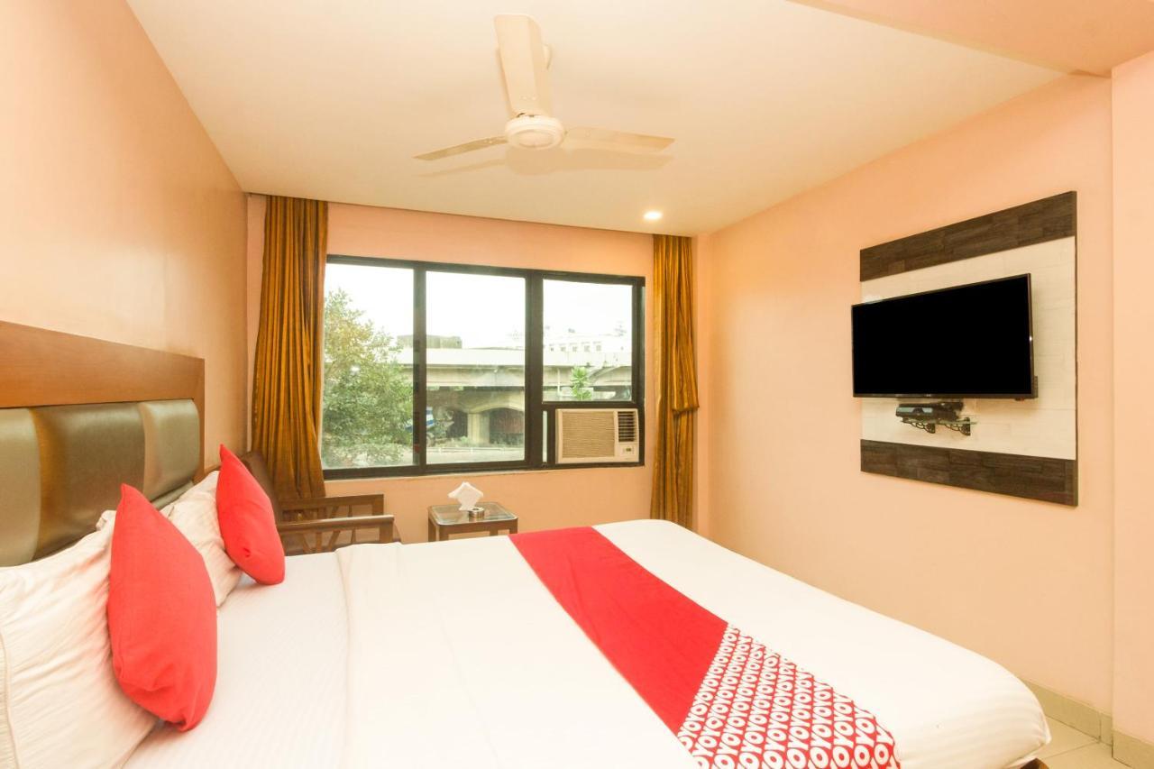 Oyo Hotel Sarovar Grand Kalamboli Esterno foto