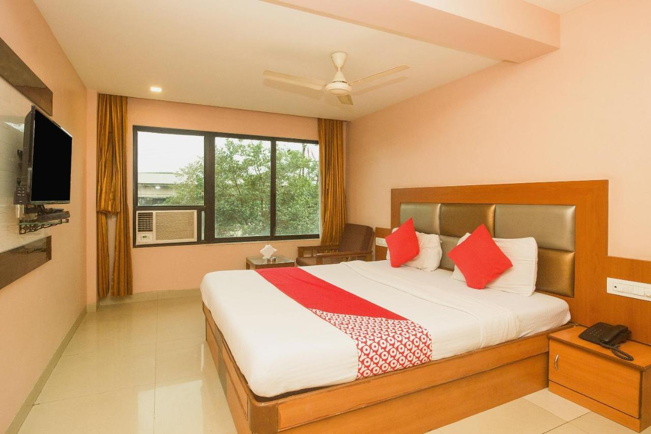 Oyo Hotel Sarovar Grand Kalamboli Esterno foto