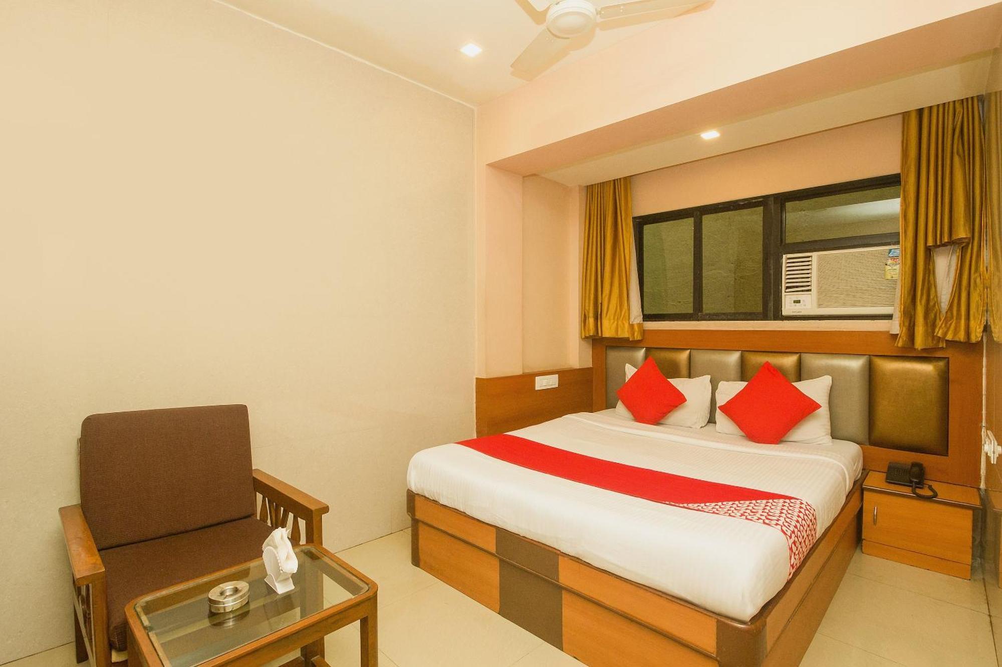 Oyo Hotel Sarovar Grand Kalamboli Esterno foto