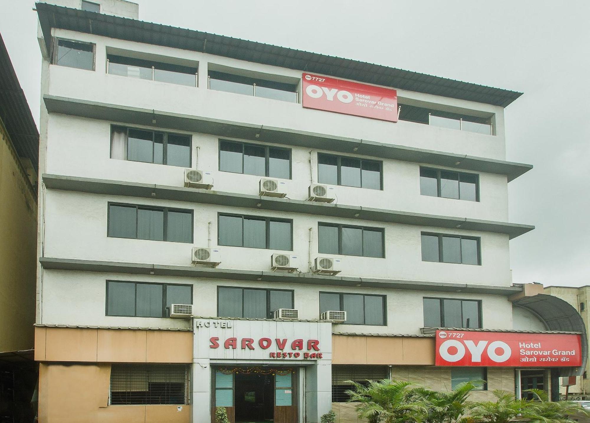 Oyo Hotel Sarovar Grand Kalamboli Esterno foto