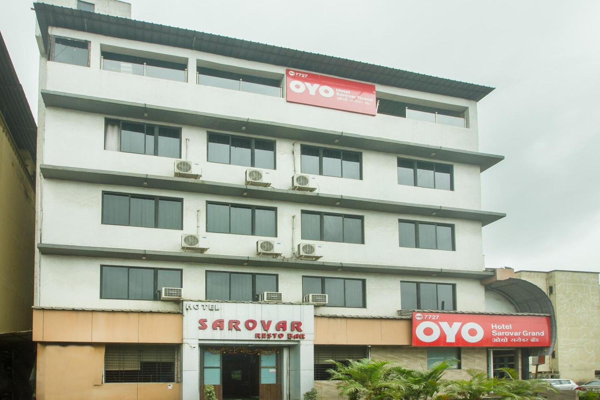 Oyo Hotel Sarovar Grand Kalamboli Esterno foto